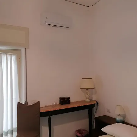 Habitación en casa particular Stanza Doppia Con Balcone Nápoles